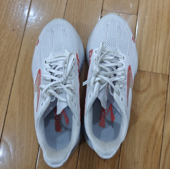 Brooks Hyperion Max 2 Women's White and  Coral Pink Running Shoes - Picture 2 of 5